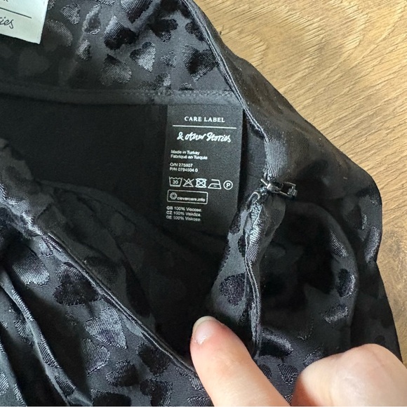 NWT &Other Stories Black Heart Pattern Mini Skirt - Picture 3 of 7